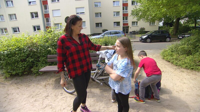 Natascha mit den Kindern Nala und Tyler – Bild: RTLZWEI