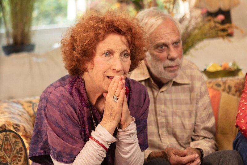 Andréa Ferreol als Suzanne, Mère de Didier, Jean-Luc Bideau als Lucien, Père de Didier – Bild: Nicolas Velter /​ Montebello Productions /​ Canal+