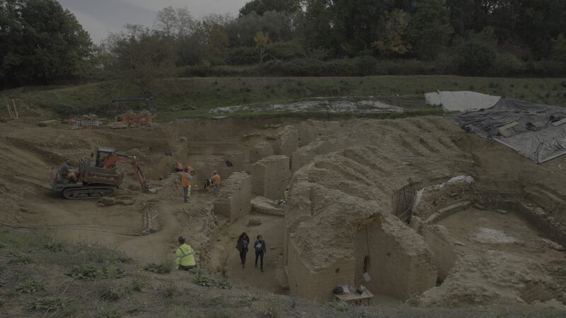 Ausgrabungsarbeiten am kürzlich entdeckten römischen Amphitheater von Volterra. (Quelle: National Geographic/​Emily Stoker) – Bild: National Geographic/​Emily Stoker