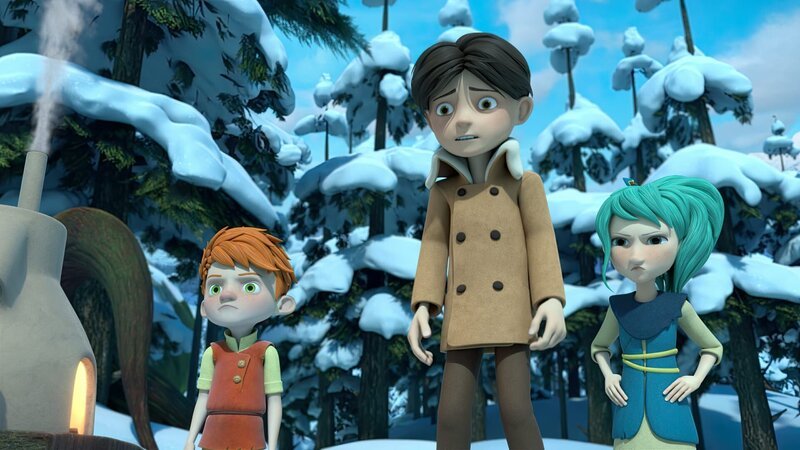 Klincus (Mitte) ist schockiert, als er feststellt, dass er unbedacht den gesamten Wasservorrat von Frondosa leergetrunken hat. Yuki (links) und Glyn (rechts) überlegen, wie sie das Problem lösen können und wollen ihm helfen. – Bild: ZDF/​SHOWLAB FABRIQUE D’IMAGES TELEGAEL