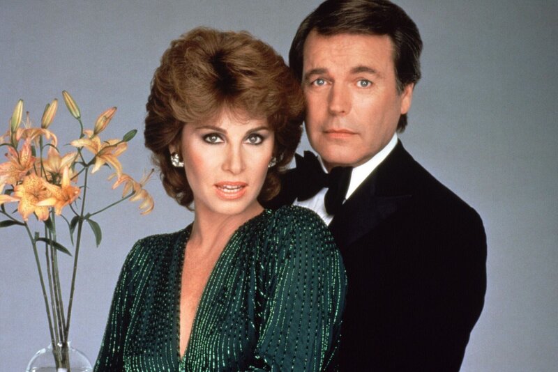 Jennifer Hart (Stefanie Powers, l.); Jonathan Hart (Robert Wagner, r.) – Bild: CPT Holdings, Inc.