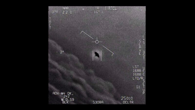 Dateifoto einer UFO-Sichtung, aufgenommen von der US-Marine und veröffentlicht vom Pentagon – Bild: boxftp /​ HISTORY /​ A+E Networks