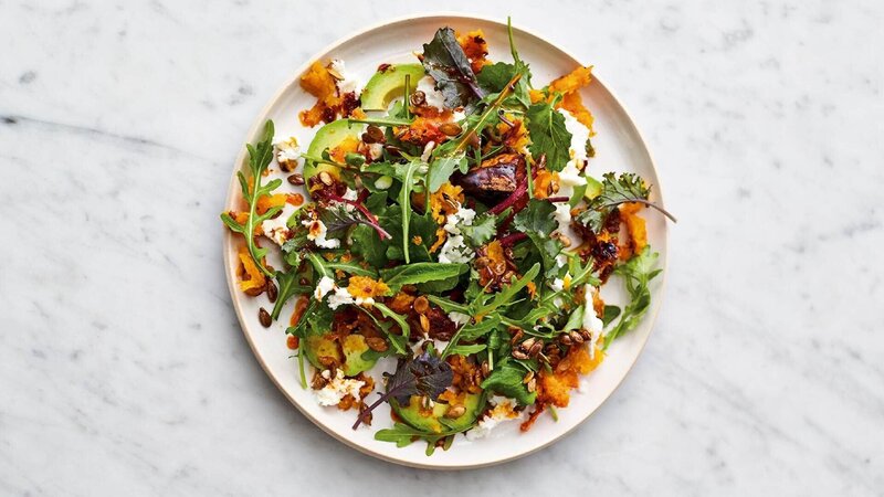 Scharfer Harissa-Salat – Bild: MG RTL D /​ SamRobinson /​ ©2017 Jamie Oliver Enterprises Limited