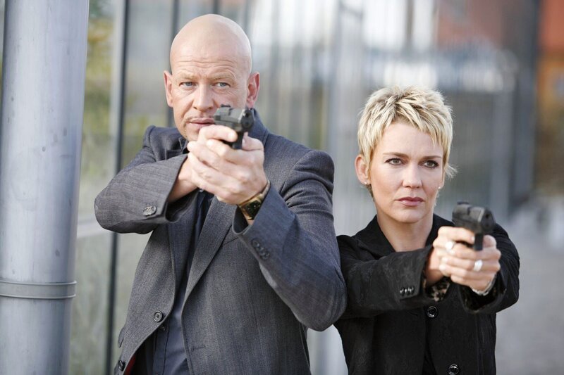 Die Kommissare Michael Naseband und Alexandra Rietz – Bild: SAT.1 /​ Holger Rauner