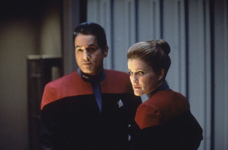 Captain Kathryn Janeway (Kate Mulgrew) und Commander Chakotay (Robert Beltran). – Bild: Paramount