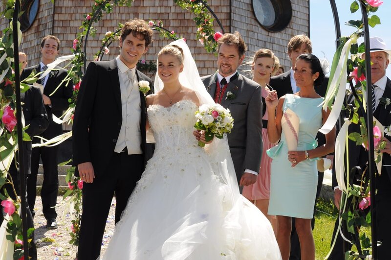 (vorne v.l.n.r.) Moritz (Daniel Fünffrock); Theresa (Ines Lutz); (hinten v.l.n.r.) Xaver (Jan van Weyde); Hans (Ralph Schicha); Marie (Annabelle Leip); Hendrik (Golo Euler); Doris (Simone Ritscher); Werner (Dirk Galuba) – Bild: Jo Bischoff