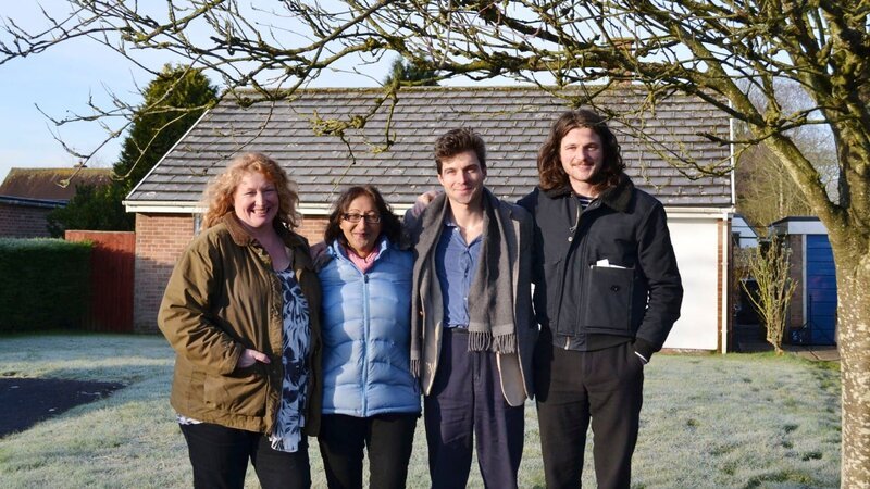 V.l.: Charlie Dimmock, Usha, Harry Rich, David Rich – Bild: Die Verwendung des Materials der Mediengruppe RTL ist nur zur redaktionellen Berichterstattung im Zusammenhang mit der Sendung