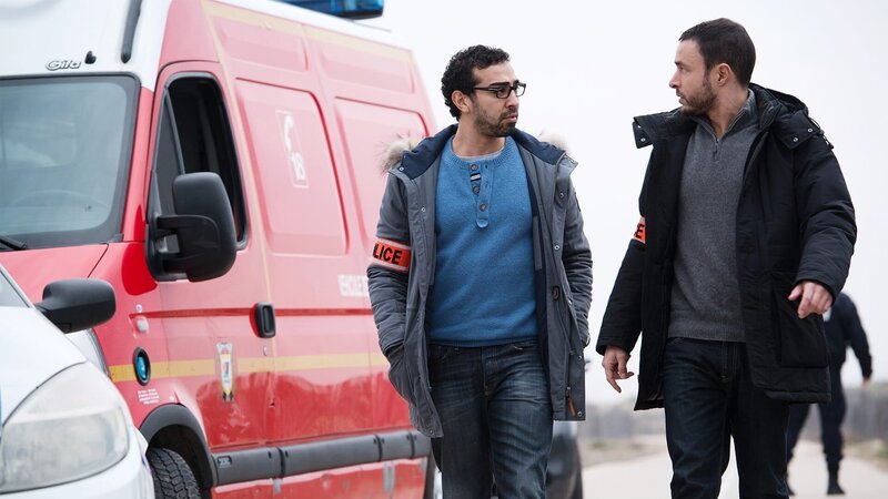 Jean-Baptiste Medjaoui (Mhamed Arezki, l.) und Antoine Dumas (Raphaël Lenglet, r.) – Bild: AXN White