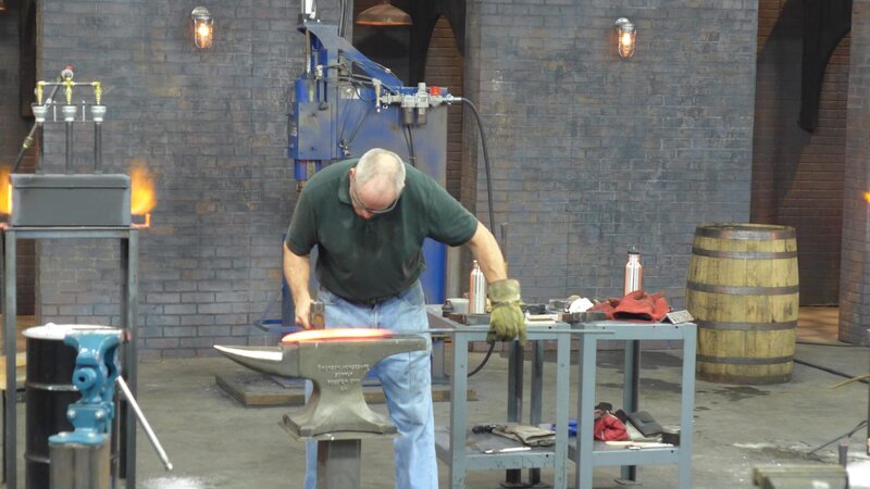 Forged in Fire Season 3 EP The Naginata, Forged in Fire_Wettkampf der Schmiede Staffel3 EP Die Naginata – Bild: A&E Television Networks Lizenzbild frei