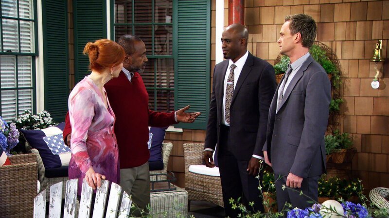 L-R: Loretta Stinson (Frances Conroy) and Sam Gibbs (Ben Vereen), James (Wayne Brady) und Barney Stinson (Neil Patrick Harris) – Bild: 2013 CBS Broadcasting, Inc. All Rights Reserved.