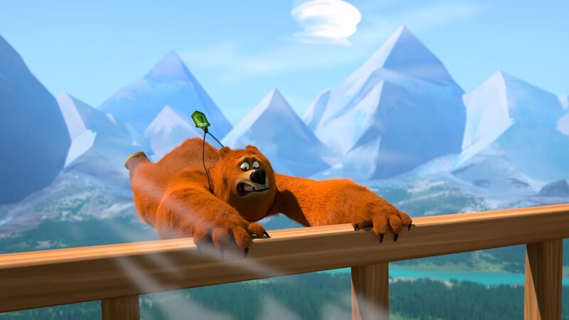 Wer hätte gedacht, dass ein kleiner Ventilator so viel Kraft hat? Sieht ganz so aus, als müsste sich Grizzy wirklich anstrengen, um wieder zurück vor den Fernseher zu gelangen. – Bild: Studio Hari