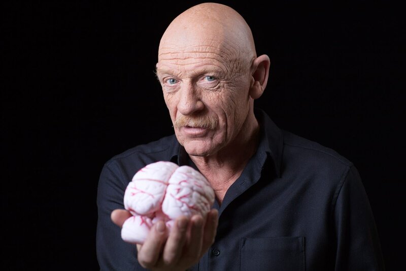 In „Im Kopf des Verbrechers“ analysiert der erfahrene Gefängnisarzt Joe Bausch spannende Kriminalfälle … – Bild: SAT.1 Gold