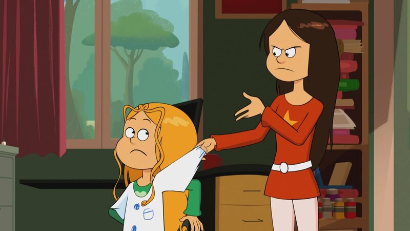 Für ihren neuen Schwesternkittel hat Marine Wendys weiße Bluse zerschnitten. – Bild: NDR/​Bamboo Production/​Samka Productions