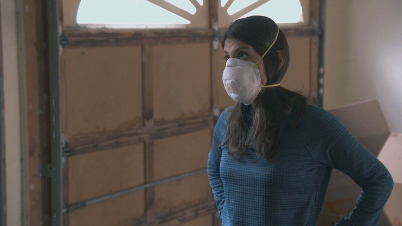 Ken und Anita haben ein Haus gekauft, ohne es davor zu besichtigen. Einfach weil sie die begehrte Lage in Alpharetta in Georgia so toll fanden. Ob das eine gute Idee war? Schnell merken sie, dass sie mehr (Herausforderungen) bekommen haben, als sie dachten – Bild: HGTV