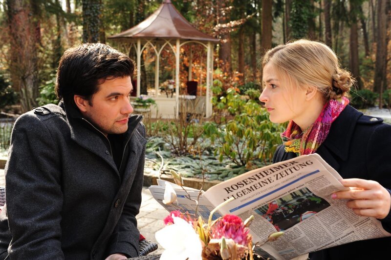 Konstantin (Moritz Tittel, l.); Theresa (Ines Lutz, r.) – Bild: ARD