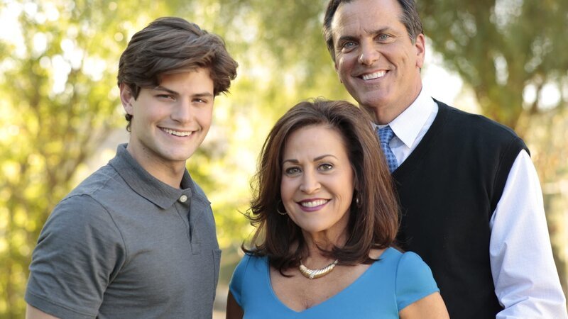 Treefon and his family: wife Debbie, son Chris. – Bild: Discovery Communications