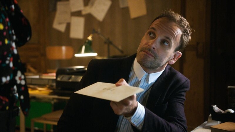 Sherlock Holmes (Jonny Lee Miller) – Bild: PLURIMEDIA (CBS Broadcasting, Inc)