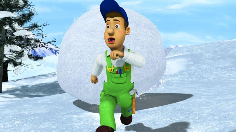 Mike versucht, sich vor einer riesigen Schneeballkugel zu retten. – Bild: KiKA/​Prism Art & Design Limited
