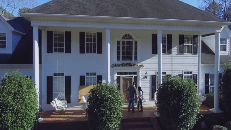 Die neue Immobilie von Ken und Anita umfasst über 650m² und hat sieben Schlafzimmer. Dass dieses Haus eine Nummer zu groß für die beiden sein könnte, realisieren sie erst inmitten des Umbaus. – Bild: HGTV