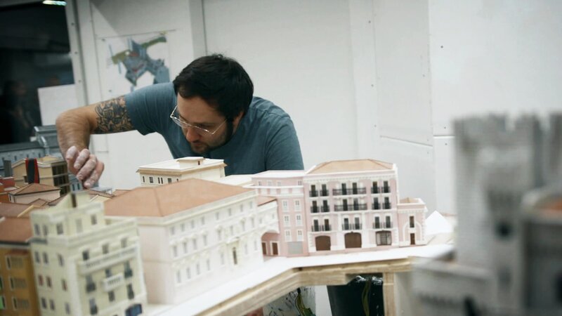 A damaged replica of the church in the Austrian section. – Bild: DMAX