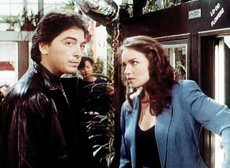 Dr. Jack Stewart (Scott Baio, l.) bittet seine Exfreundin Josie (Kristen Cloke, r.) um Hilfe. – Bild: Viacom