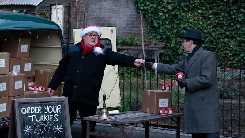 Fred Buckle (Cliff Parisi) und Patrick Turner (Stephen McGann) – Bild: AXN
