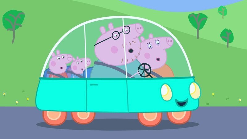 Familie Wutz unternimmt eine ganztägige Tour mit dem neuen Elektroauto. – Bild: SUPER RTL