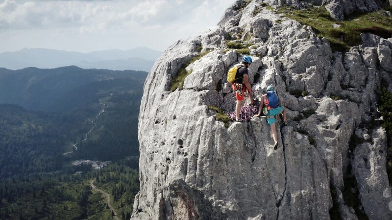 Zwei Bergführer nach abgeschlossener Ausbildung – Bild: Bergblick