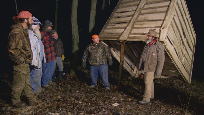 In dieser Episode machen sich „Trapper“, „Huckleberry“ und Fährtenleser „Wild Bill“ auf den Weg nach Preston County in West Virginia, um Beweise für die Existenz des „Snallygasters“ zu finden. – Bild: Animal Planet