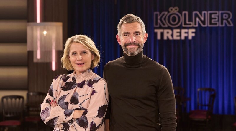 Die Moderatoren Susan Link (l) und Micky Beisenherz. – Bild: WDR/​Melanie Grande