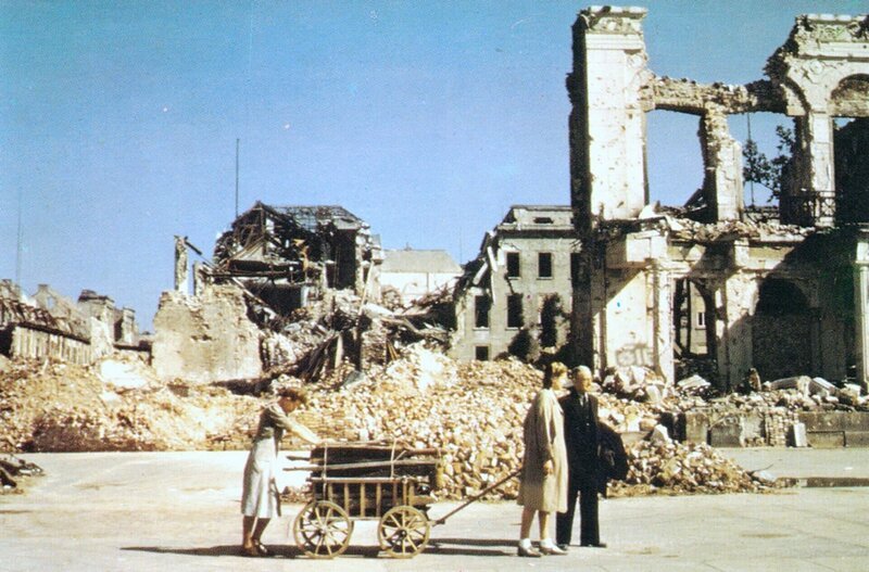 Ein Ende mit Schrecken. Die letzten Tage des Zweiten Weltkriegs brachten Tod, Not, Hunger und Flucht, für viele aber auch die Erlösung von Krieg und Diktatur. – Bild: TVNOW /​ Spiegel TV