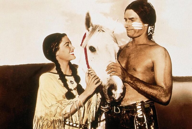 Luta, Warbonnet – Bild: AGENTUR: KOeVESDI-PRESSE-AGENTUR Luta, Warbonnet – Bild: AGENTUR: KOeVESDI-PRESSE-AGENTUR