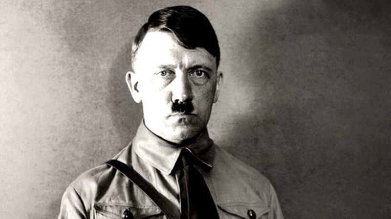 Anfang der 20er Jahre des 20. Jahrhunderts deutet in den Lebensumständen des gescheiterten Kunstmalers Adolf Hitler nur wenig auf seine spätere kometenhafte politische Karriere hin. Sein krudes Gedankengut und seine perfiden Pläne zur Eroberung der Welt und zum Völkermord an den Juden nehmen aber bereits Gestalt an. Die zweiteilige Dokumentation „Hitler – Sein Weg zur Macht“ untersucht das Leben des späteren „Führers und Reichskanzlers“, trennt Fakten von Fiktion und zeigt auf dem neuesten Stand der Forschung, wie ihm der Aufstieg in höchste Ämter und Würden gelang. – Bild: National Geographic Channel