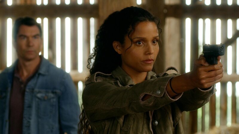Harley Carter (Jerry O’Connell, l.) und Detective Sam Shaw (Sydney Tamiia Poitier, r.) +++ – Bild: RTL /​ 2018 Sony Pictures Entertainment. All Rights Reserved.
