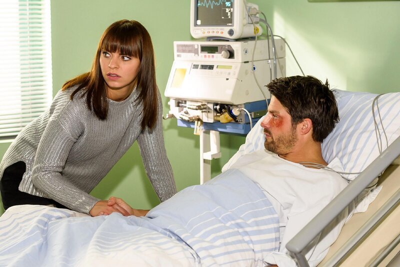 Michelle (Franziska Benz) ist überfordert, als Vincent (Daniel Buder) sie auffordert, ihm bei der Flucht zu helfen. – Bild: RTL Deutschland
