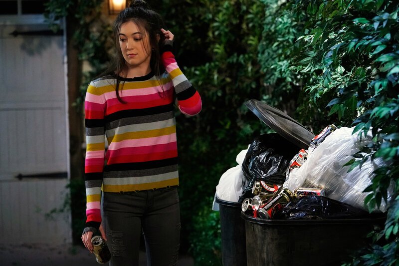 Kate Burns (Grace Kaufman) – Bild: CBS Broadcasting Inc.