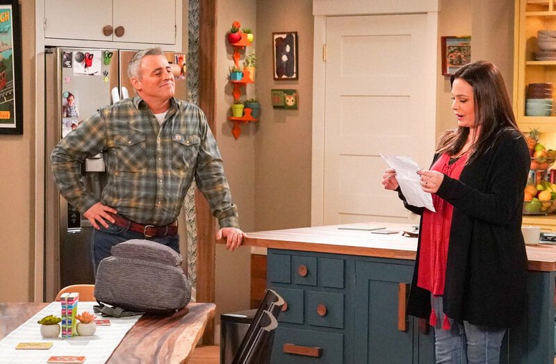 Adam Burns (Matt LeBlanc, l.); Andi Burns (Liza Snyder, r.) – Bild: CBS Broadcasting Inc.