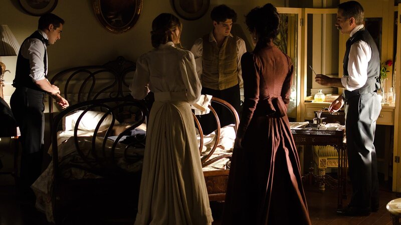 Adriana Ozores (Teresa), Amaia Salamanca (Alicia), Yon González (Julio), Alex Pastor (Médico), Pedro Alonso (Diego), Llorenç González (Andrés). – Bild: AXN White