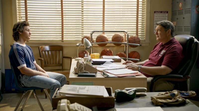 Georgie Cooper jr. (Montana Jordan, l.); George Cooper sen. (Lance Barber, r.) – Bild: Warner Bros. Entertainment Inc.