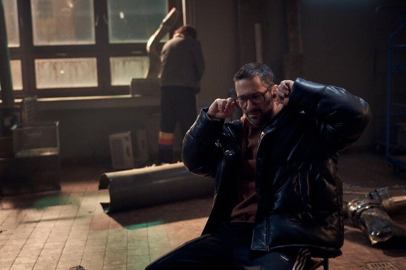 Bernhard (Rocko Schamoni, l.) und Maurizio (Denis Moschitto) – Bild: RTL /​ Frank Dicks