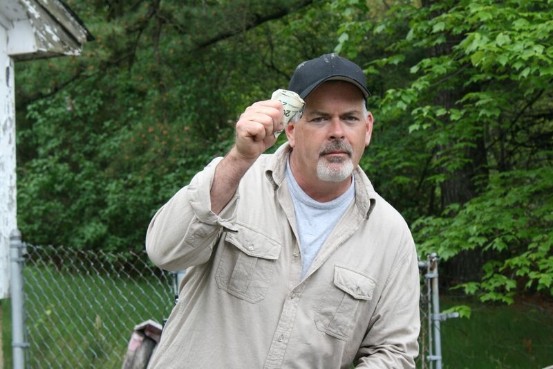 Brian’s top priority: finding treasures that will bring in cash. – Bild: National Geographic