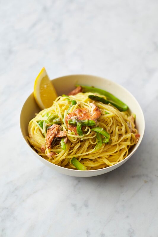 Pasta mit geräuchertem Lachs. – Bild: VOXup