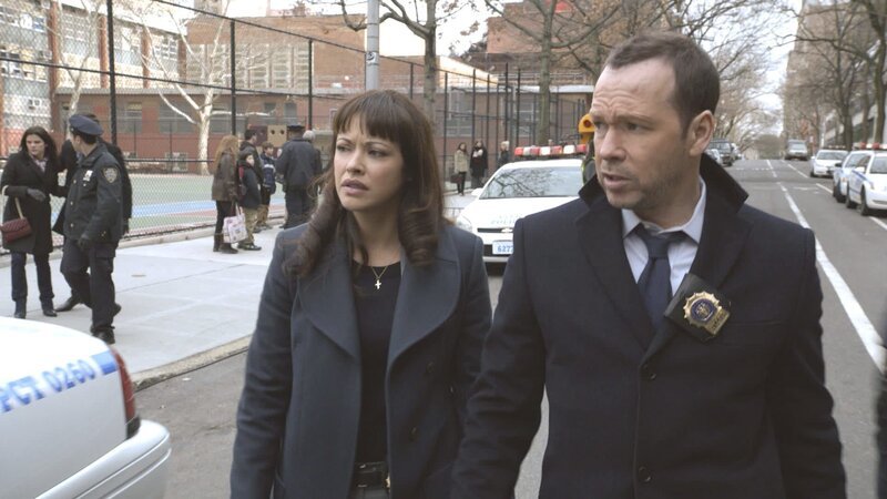 Als ein Mädchen entführt wird, erinnert das Danny (Donnie Wahlberg, r.) an einen alten Fall, den er nie lösen konnte. Zusammen mit Baez (Marisa Ramirez, l.) geht er der Sache nach … – Bild: 2013 CBS Broadcasting Inc. All Rights Reserved. Lizenzbild frei