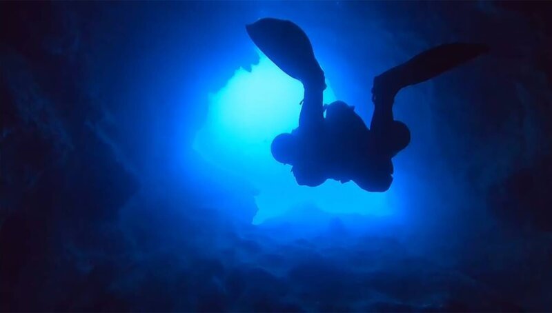 A GEAS diver in an underwater cave. (Mandatory photo credit: Guardia Civil) – Bild: Mandatory photo credit: Guardia Civil /​ Mandatory photo credit: Guardia Civil