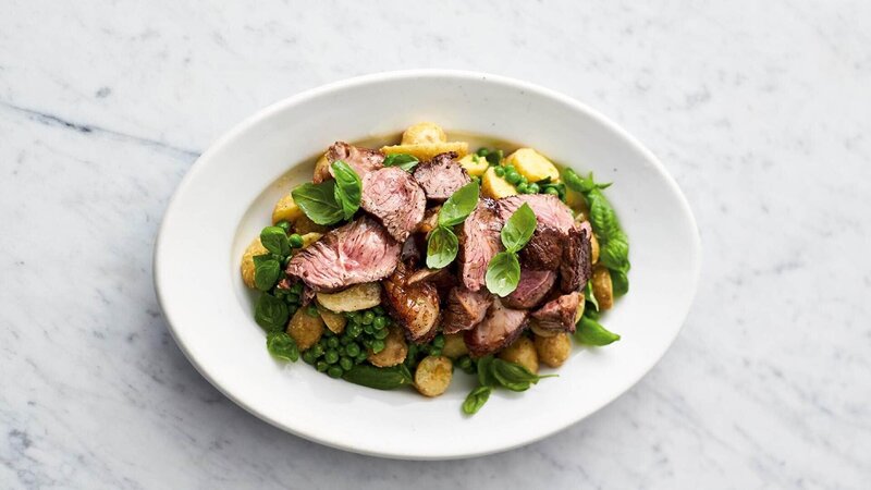 Gebratenes Lamm – Bild: MG RTL D /​ SamRobinson /​ ©2017 Jamie Oliver Enterprises Limited