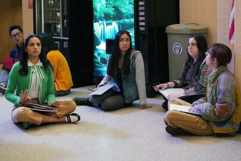 (v.l.n.r.) Sarika (Aparna Brielle); Grace (Sari Arambulo); Marissa (Marisa Baram); Heather (Allisyn Snyder) – Bild: Peacock TV LLC.