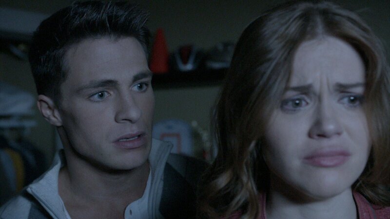 Jackson (Colton Haynes) beschuldigt Lydia (Holland Roden) in seine Wohnung eingedrungen zu sein … – Bild: RTL II
