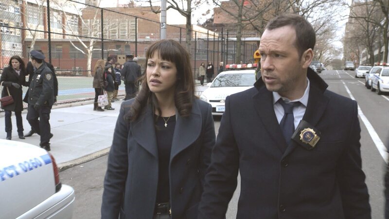 Als ein Mädchen entführt wird, erinnert das Danny (Donnie Wahlberg, r.) an einen alten Fall, den er nie lösen konnte. Zusammen mit Baez (Marisa Ramirez, l.) geht er der Sache nach … – Bild: 2013 CBS Broadcasting Inc. All Rights Reserved. Lizenzbild frei