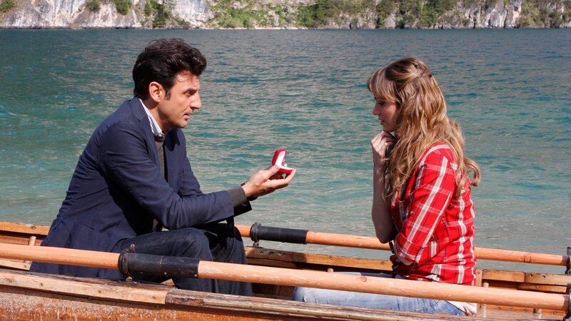 Vincenzo (Enrico Ianniello, l.); Silvia (Gaia Bermani Amaral, r.) – Bild: BetaFilm_Alessandro_Molinari