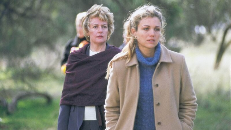 Von links: Liz Ryan (Catherine Wilkin) und Tess McLeod-Ryan (Birdie Carter) – Bild: TVNOW/​ Millennium Television